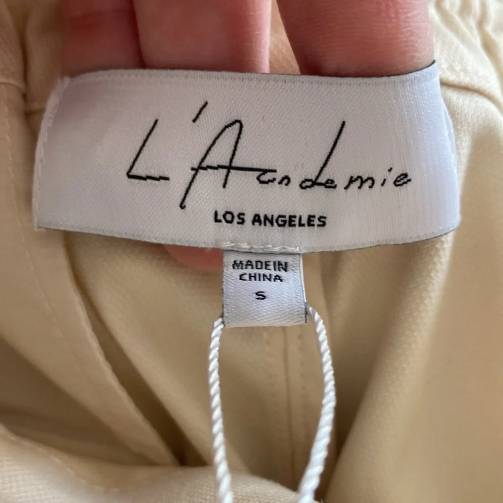 L’Academie shorts women’s small ivory NWT